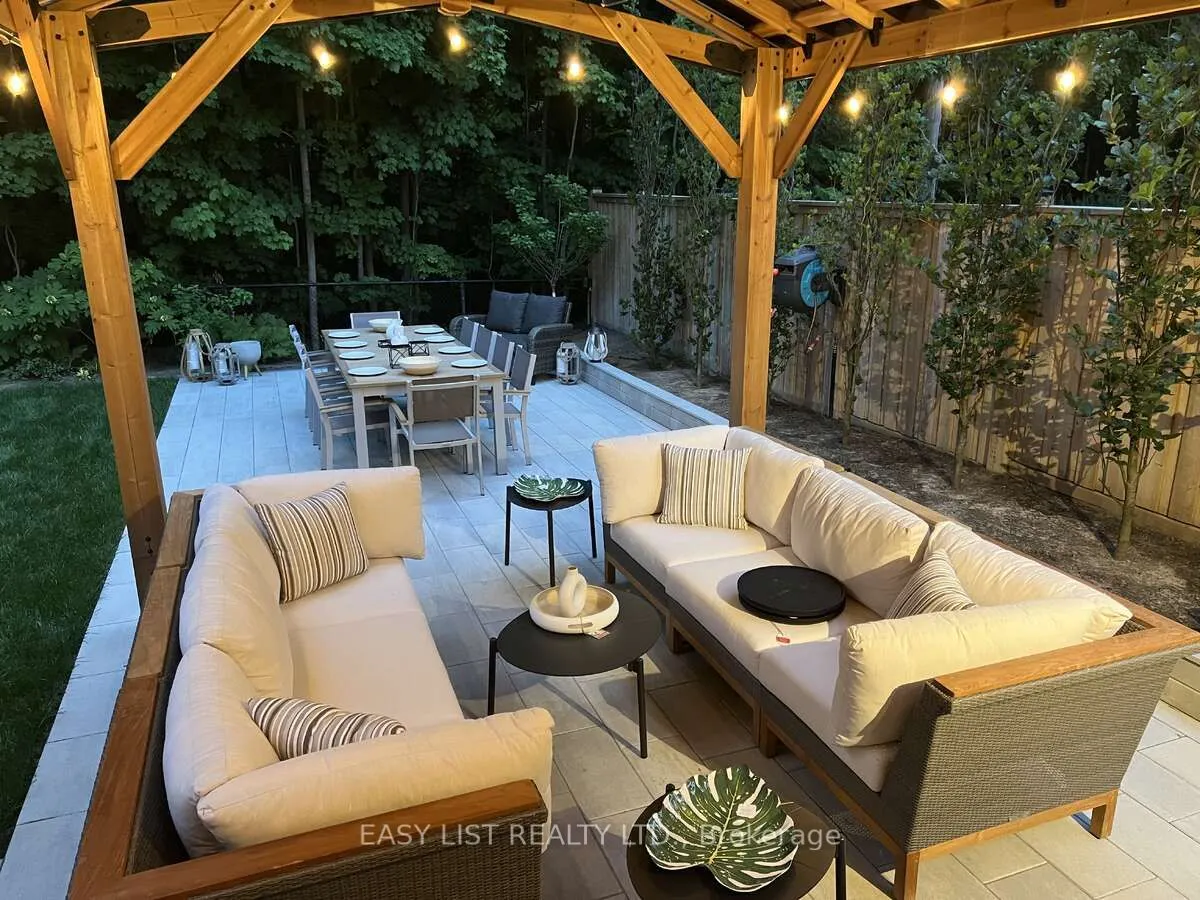 1257 McCraney Street E