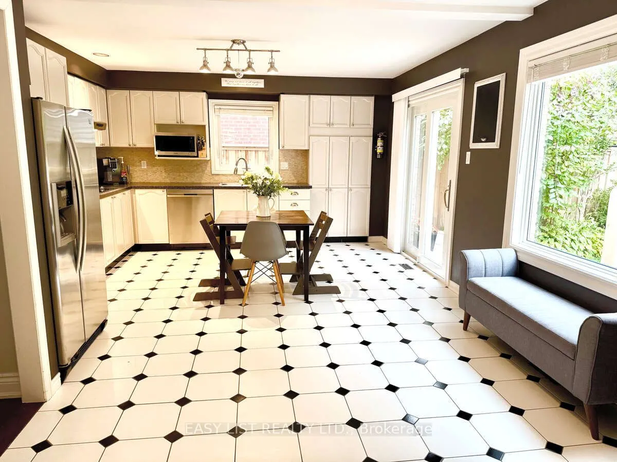 1257 McCraney Street E