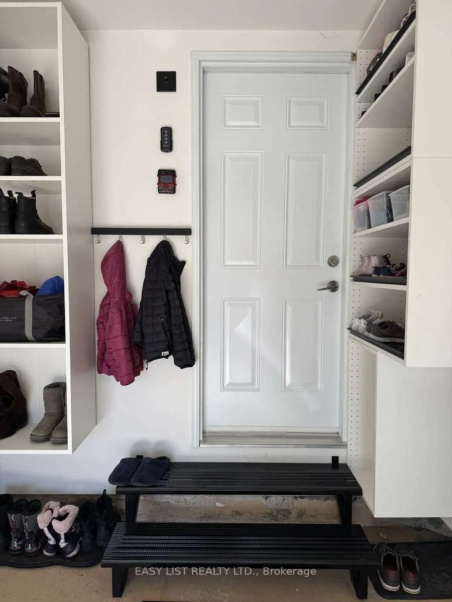 1257 McCraney Street E