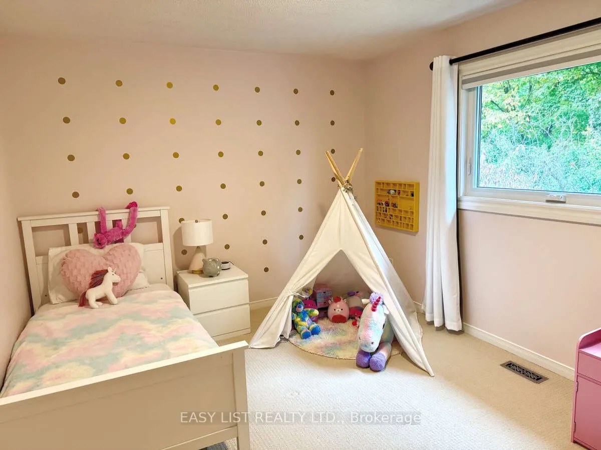 1257 McCraney Street E