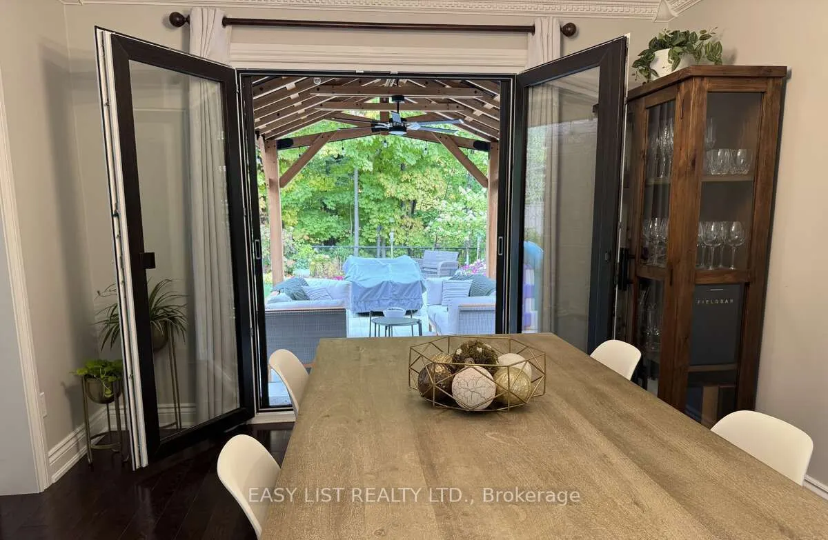 1257 McCraney Street E