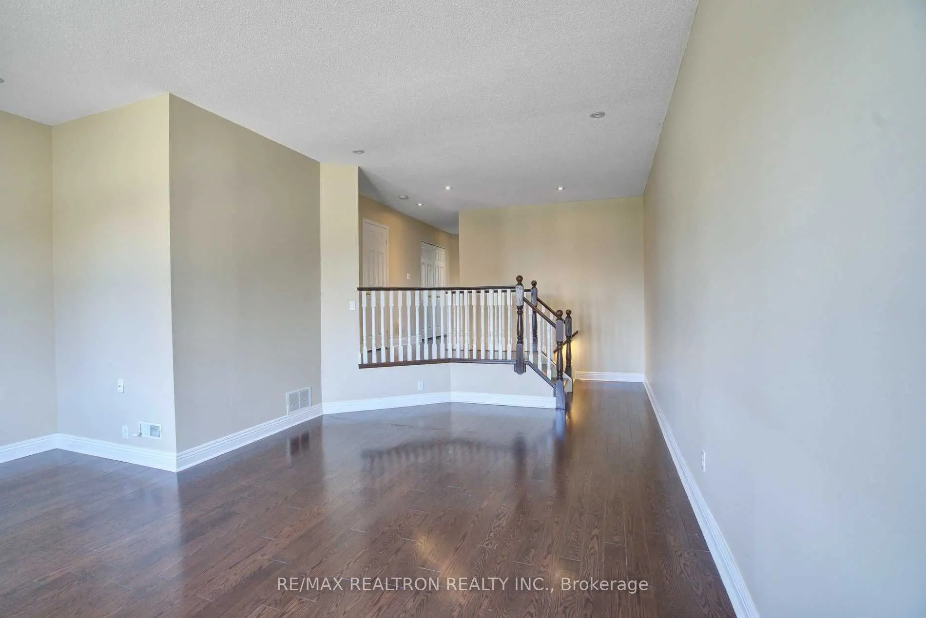 2151 Glenhampton Road