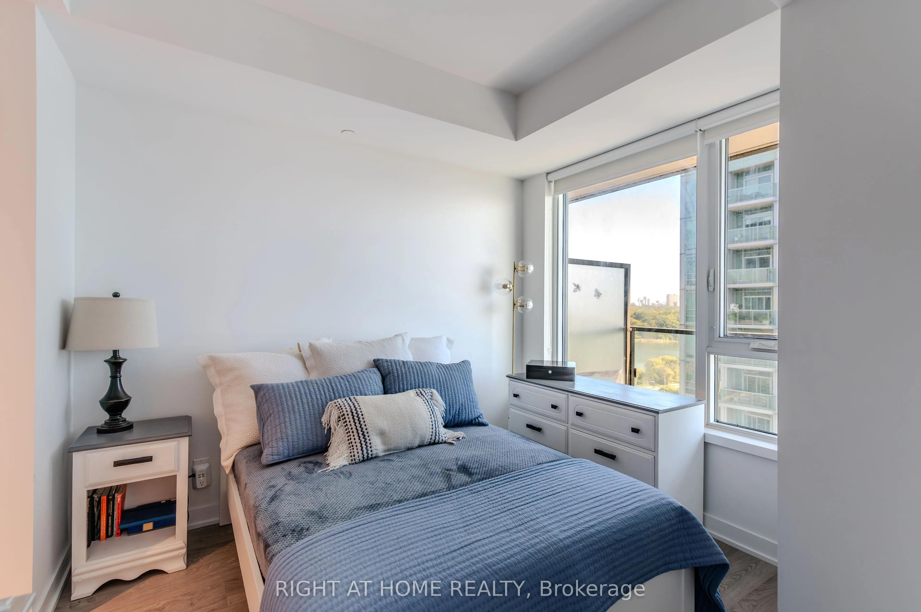 1926 Lake Shore Boulevard W, #1806