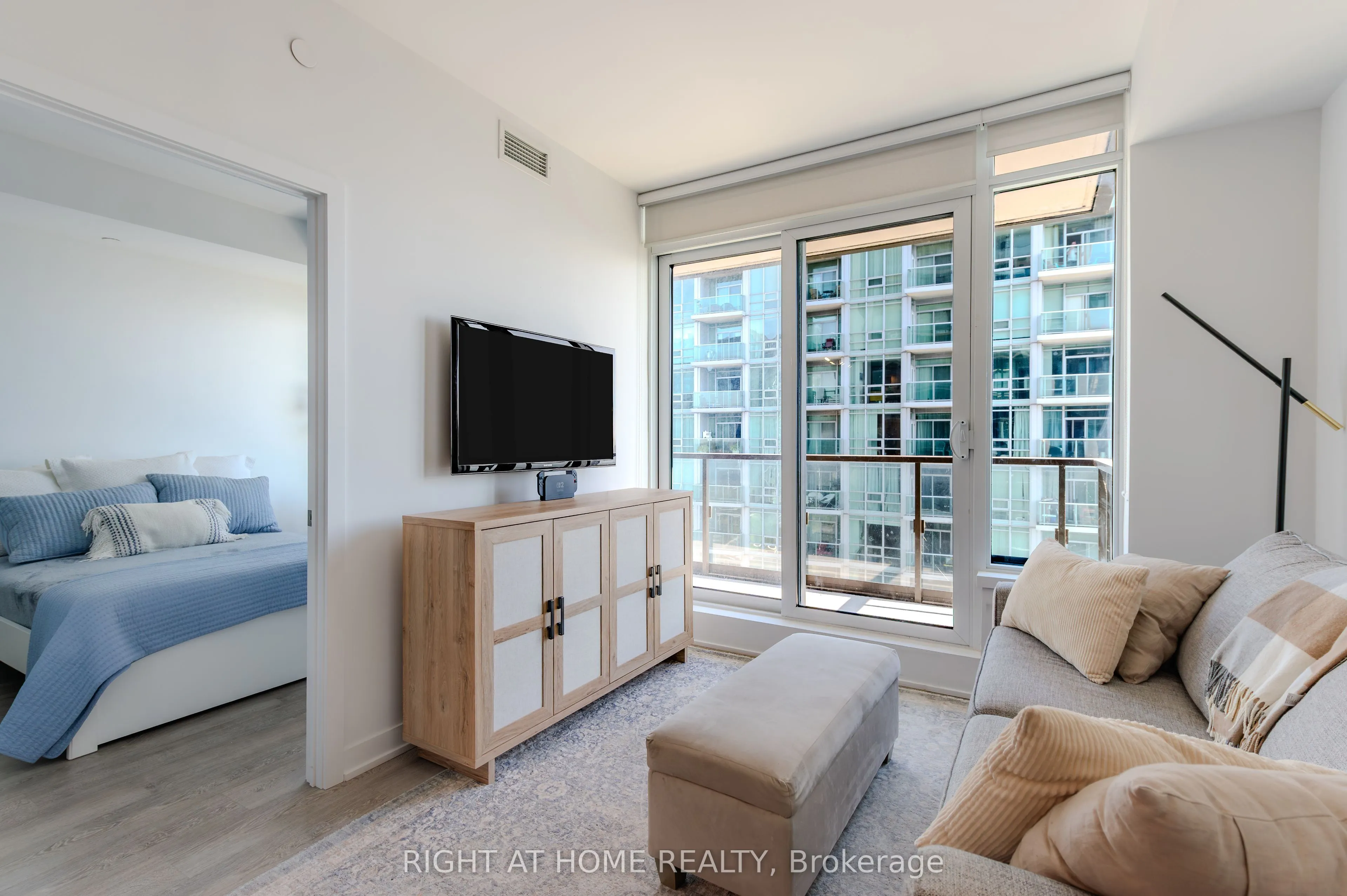 1926 Lake Shore Boulevard W, #1806