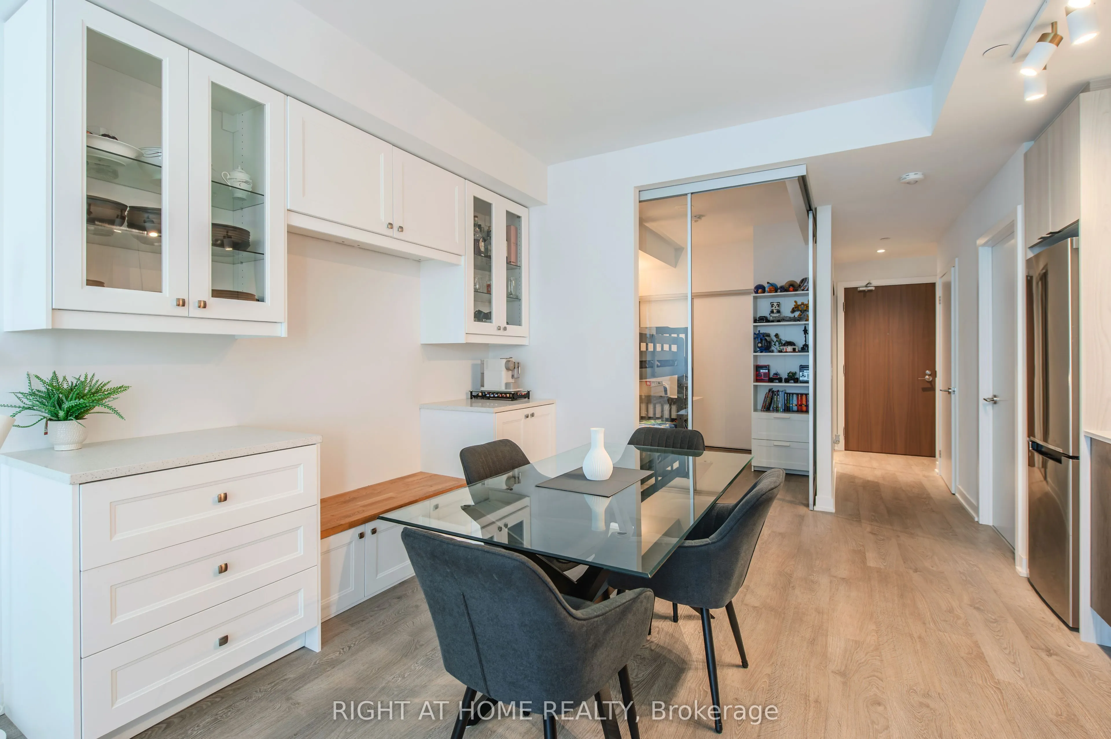 1926 Lake Shore Boulevard W, #1806