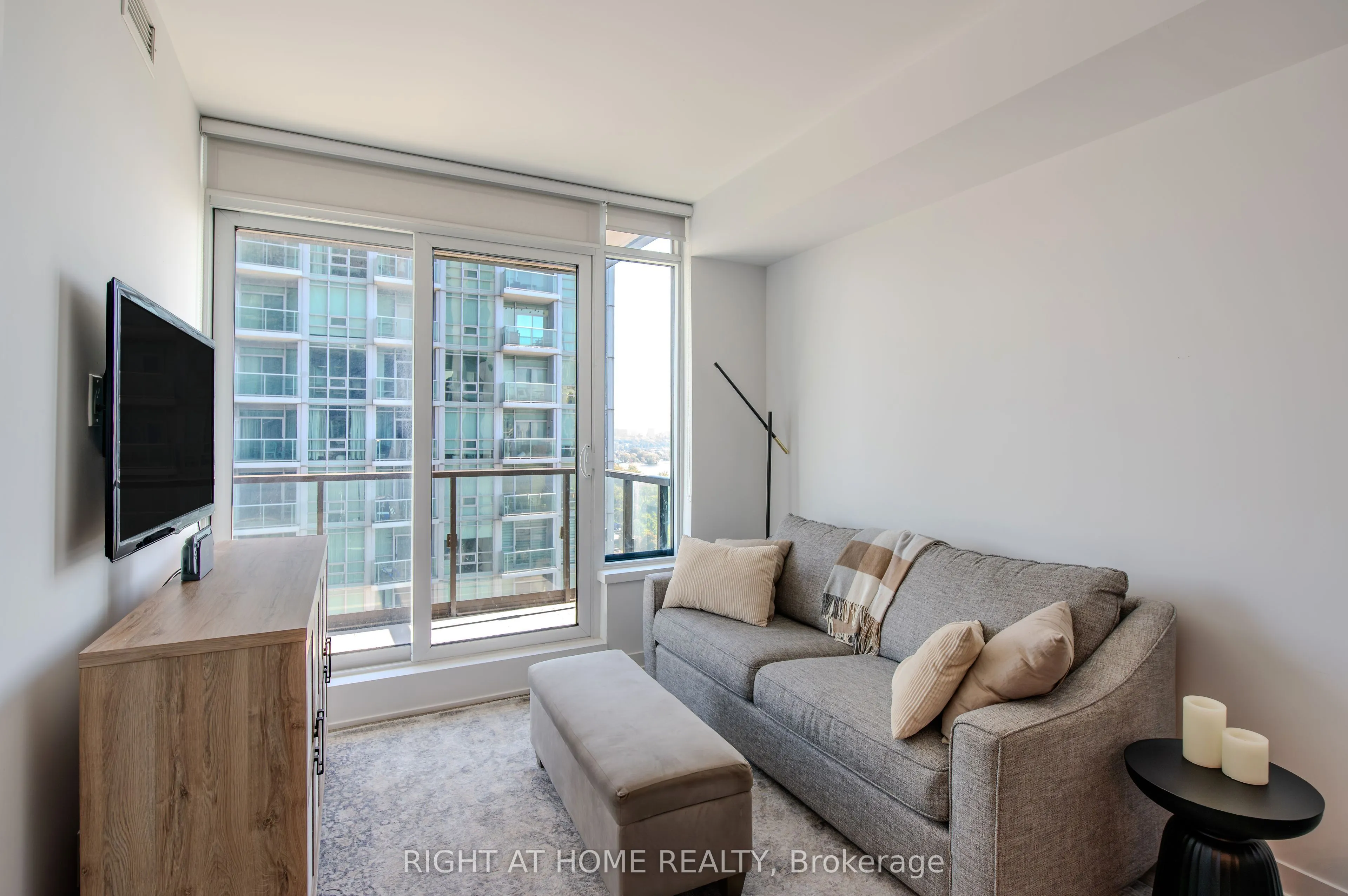 1926 Lake Shore Boulevard W, #1806