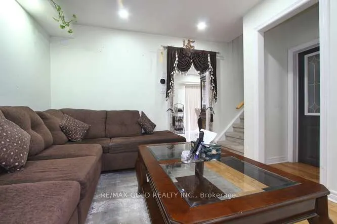 88 Ridgemore Crescent