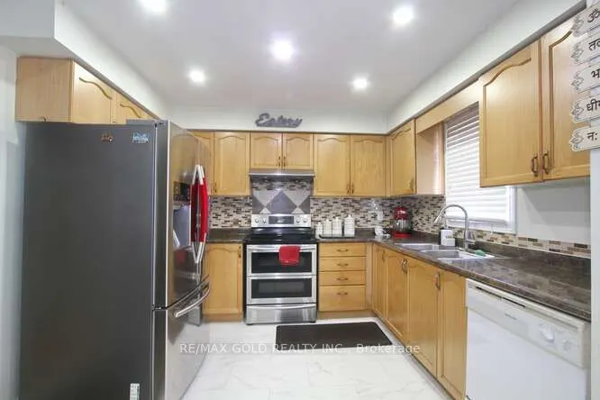 88 Ridgemore Crescent