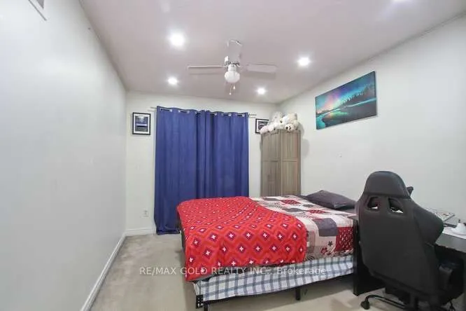 88 Ridgemore Crescent