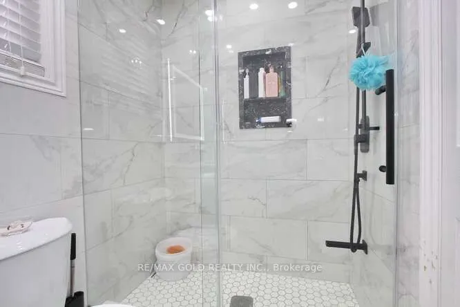 88 Ridgemore Crescent