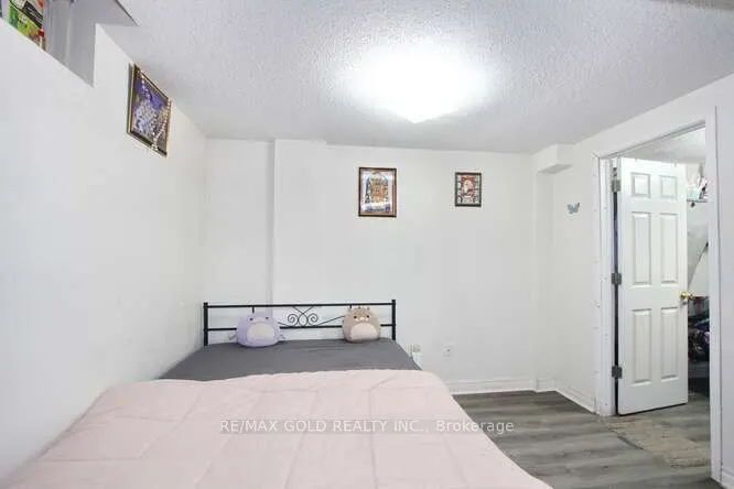 88 Ridgemore Crescent