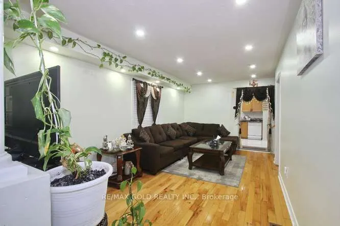 88 Ridgemore Crescent