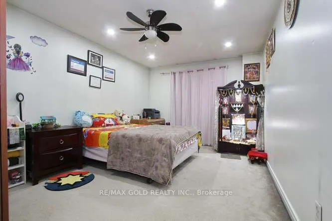 88 Ridgemore Crescent