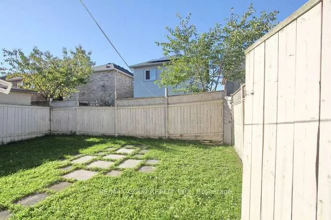 88 Ridgemore Crescent