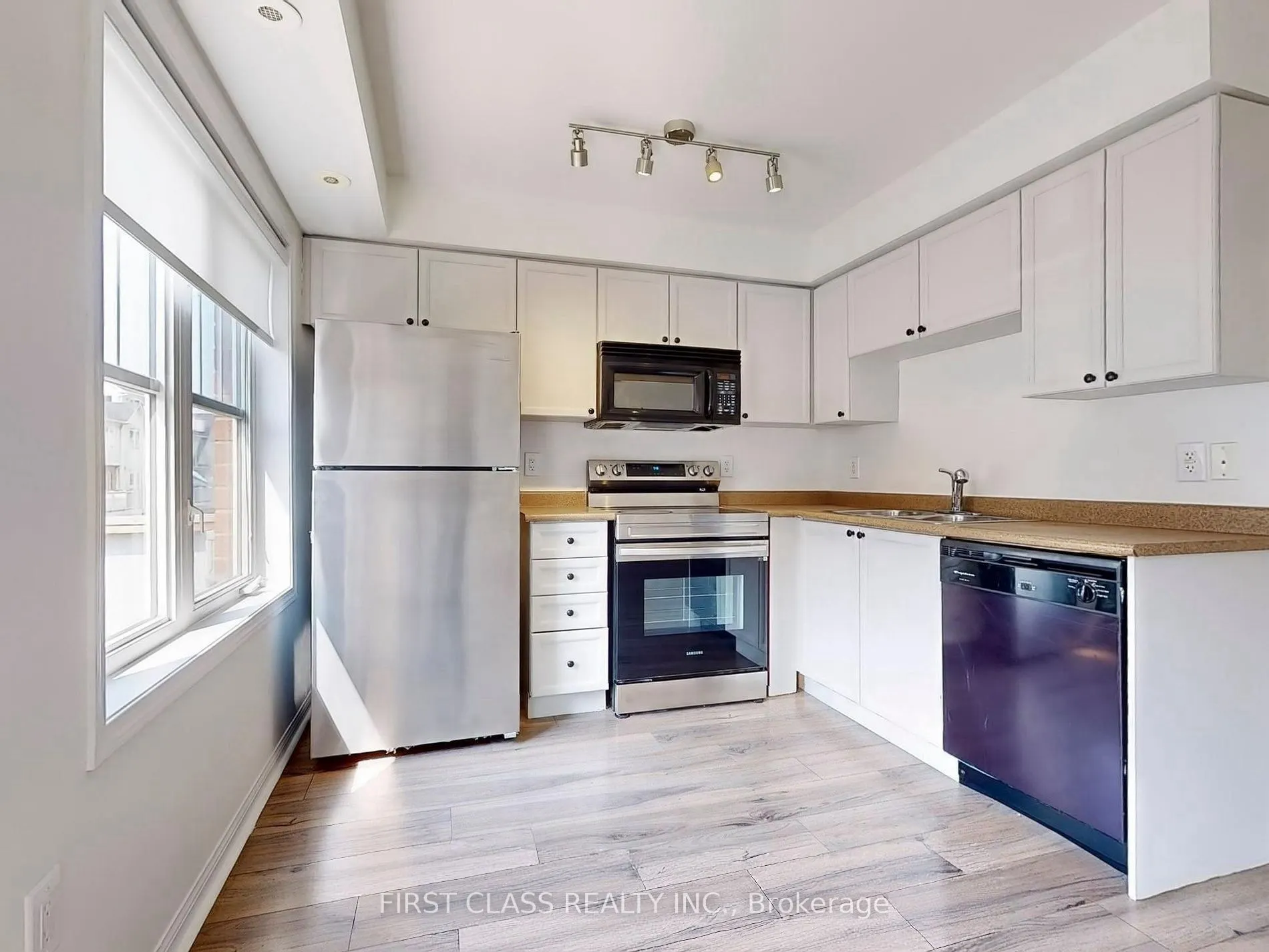 595 Dundas Street W, #2