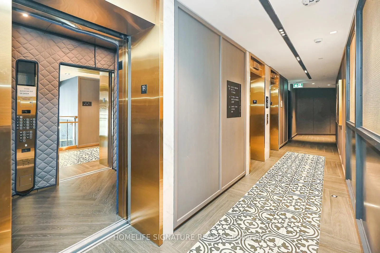 395 Dundas Street W, #327