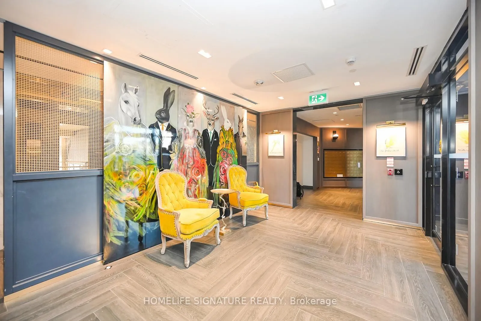 395 Dundas Street W, #327