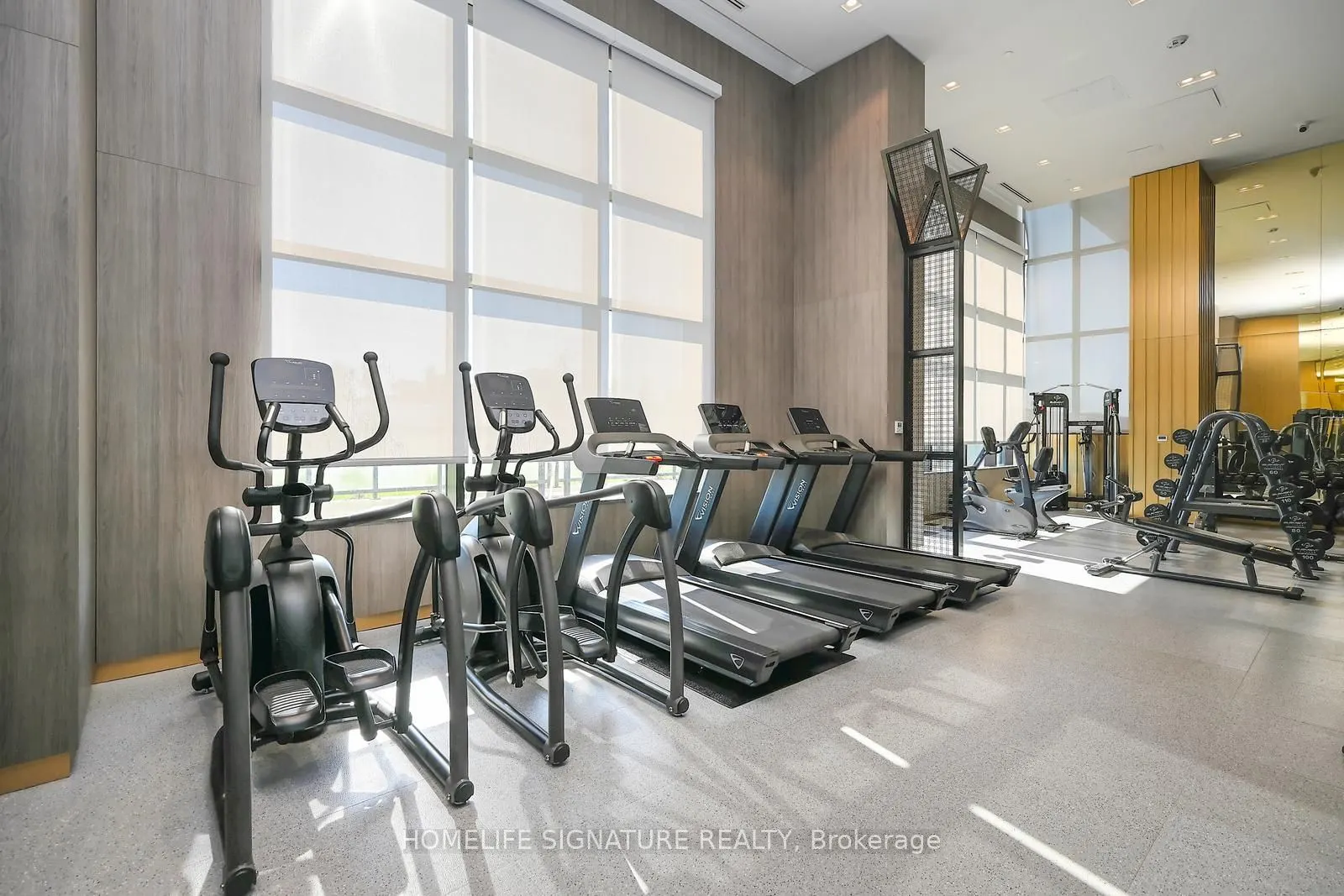 395 Dundas Street W, #327