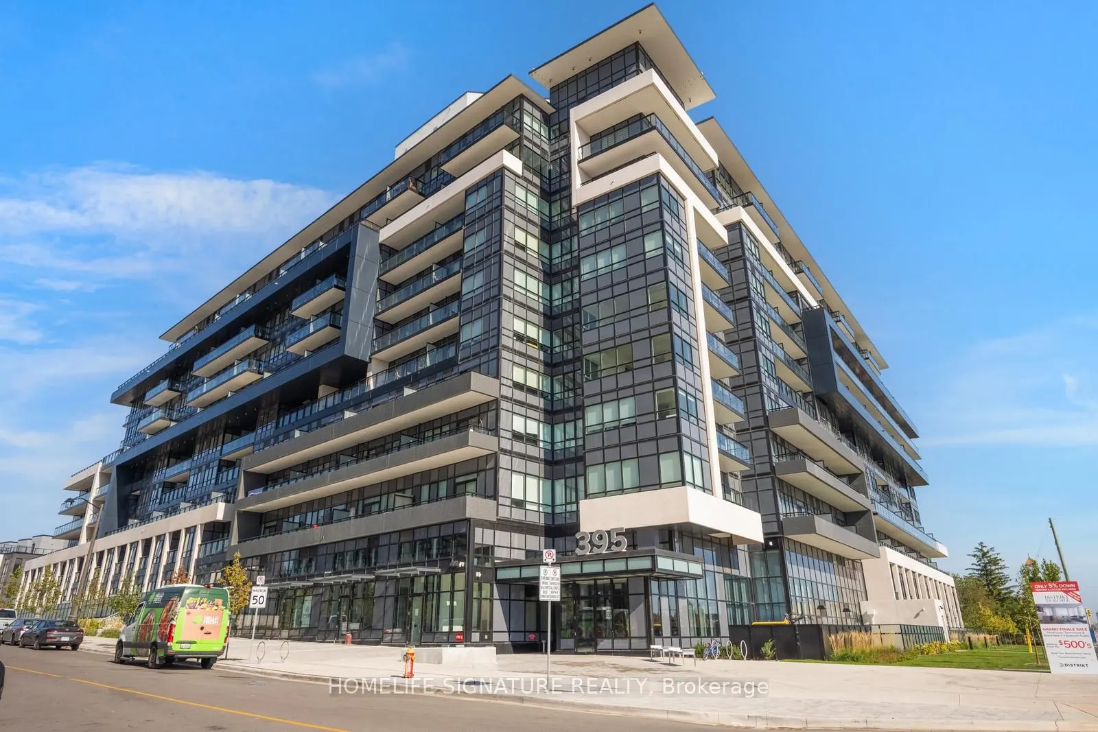 395 Dundas Street W, #327