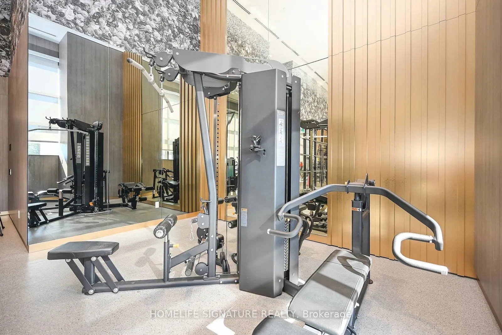 395 Dundas Street W, #327