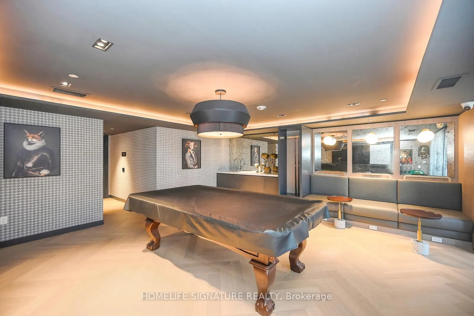 395 Dundas Street W, #327