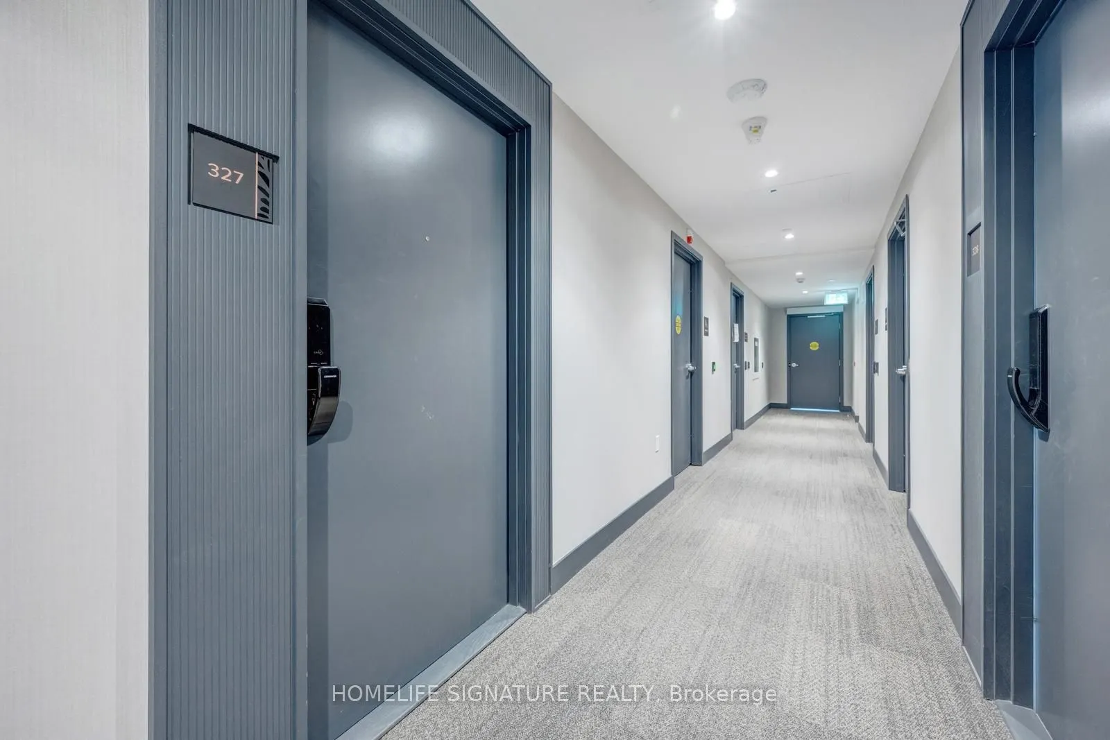 395 Dundas Street W, #327