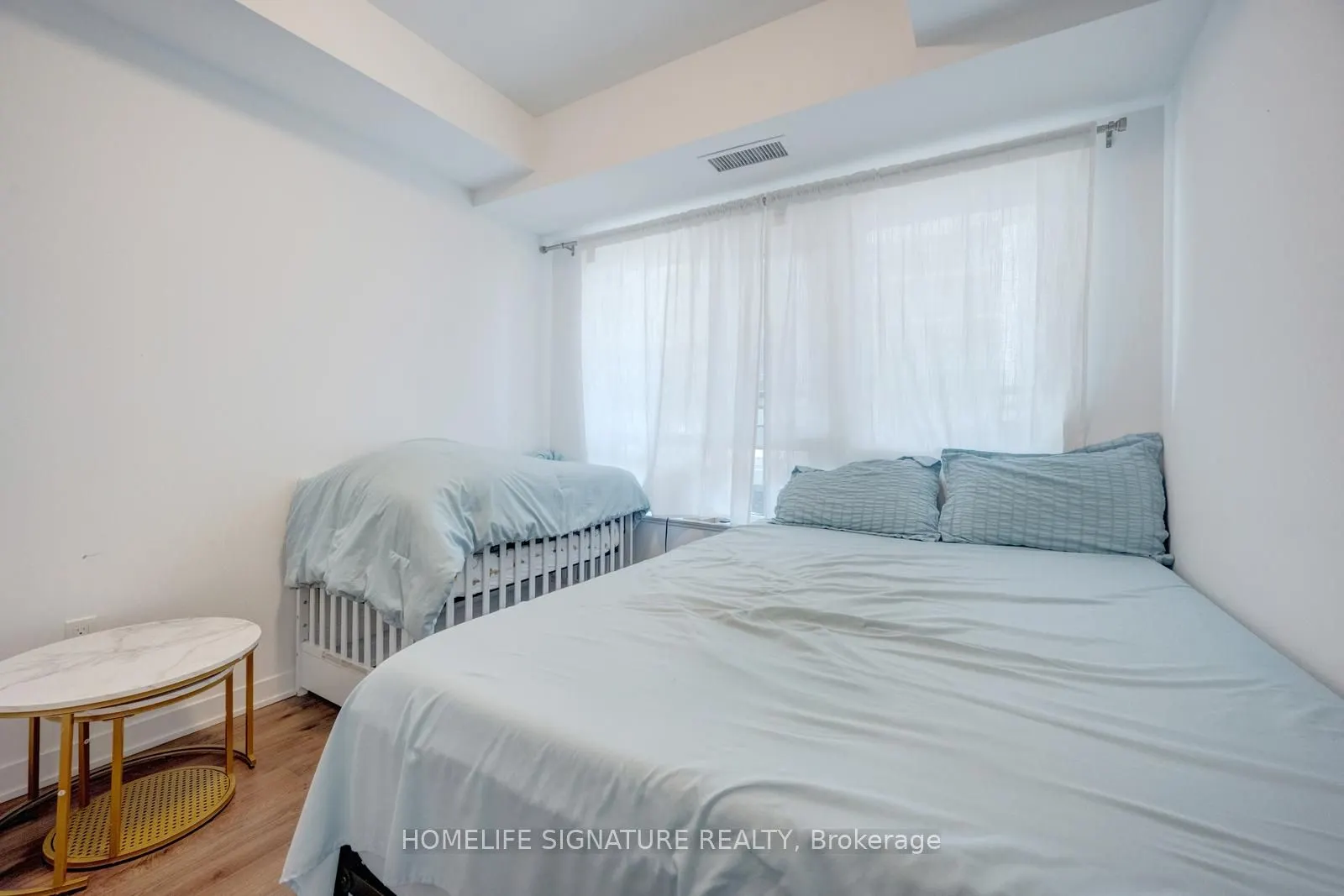 395 Dundas Street W, #327