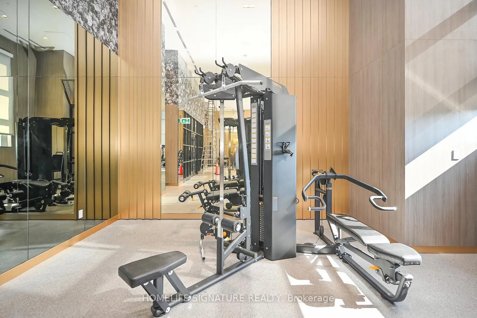 395 Dundas Street W, #327