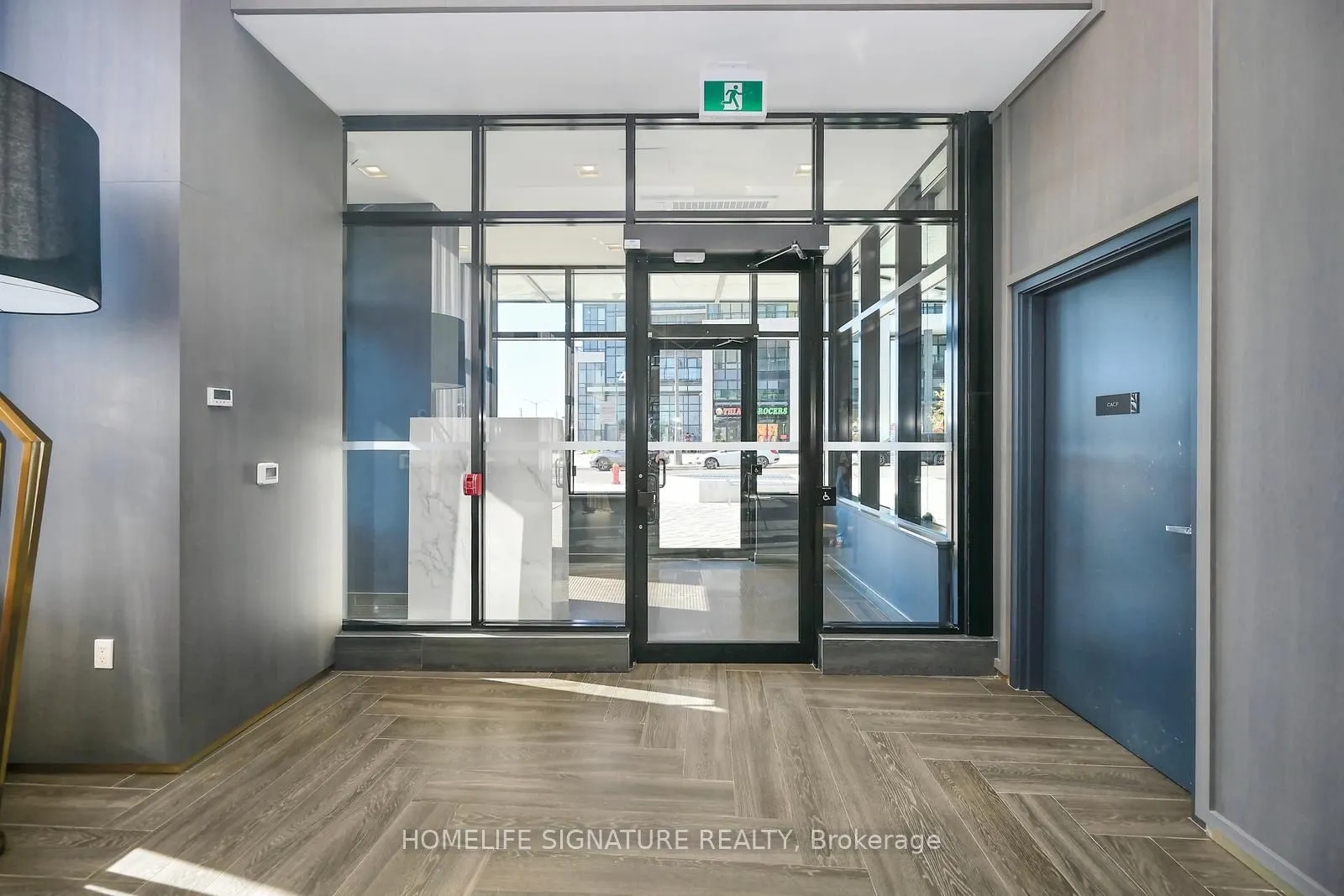 395 Dundas Street W, #327