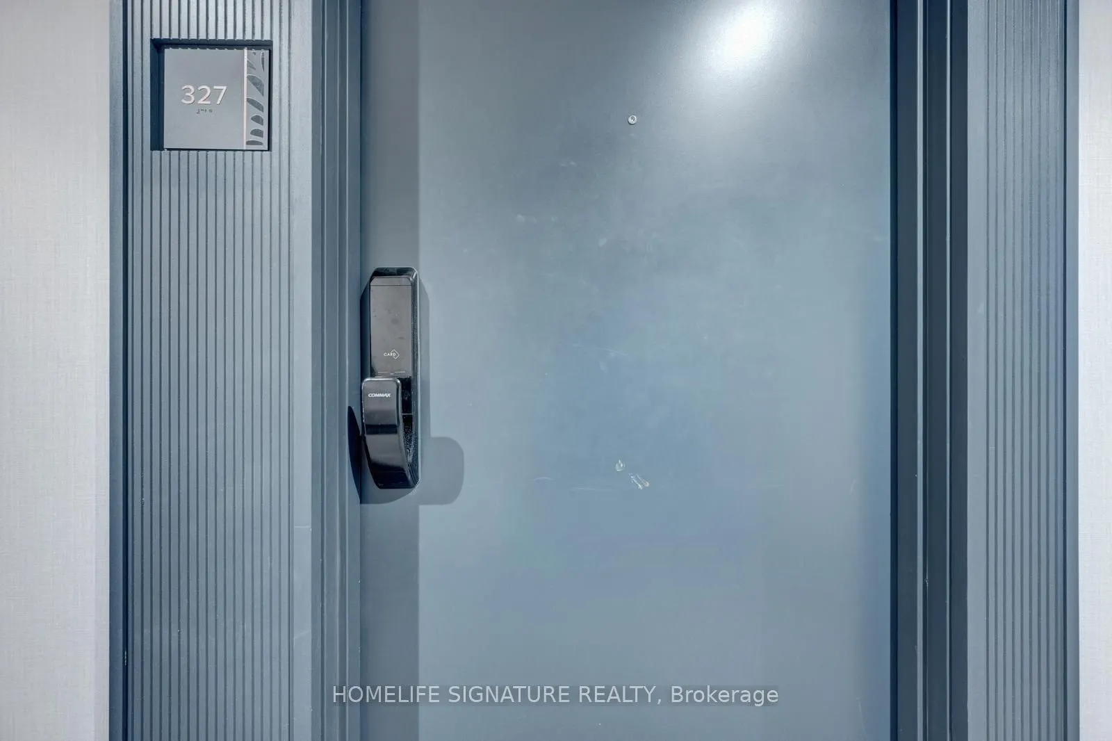 395 Dundas Street W, #327