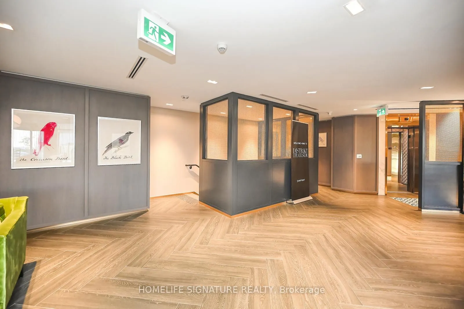 395 Dundas Street W, #327