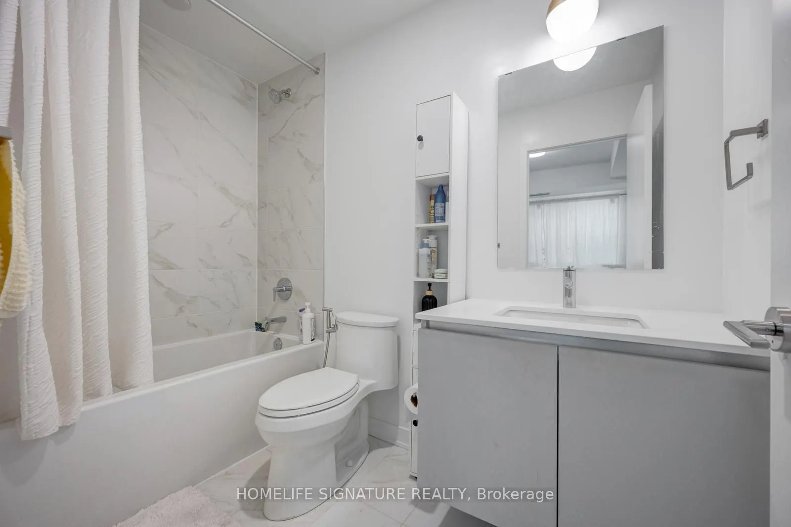 395 Dundas Street W, #327