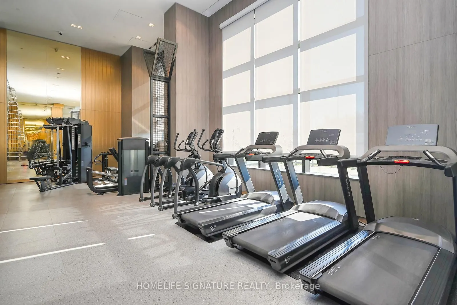 395 Dundas Street W, #327