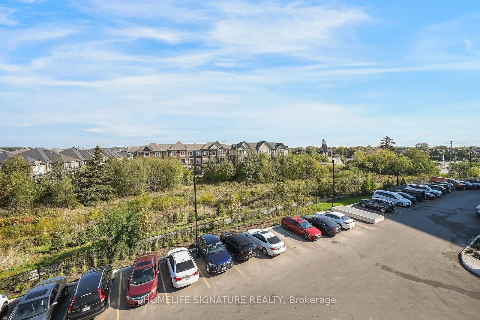 395 Dundas Street W, #327