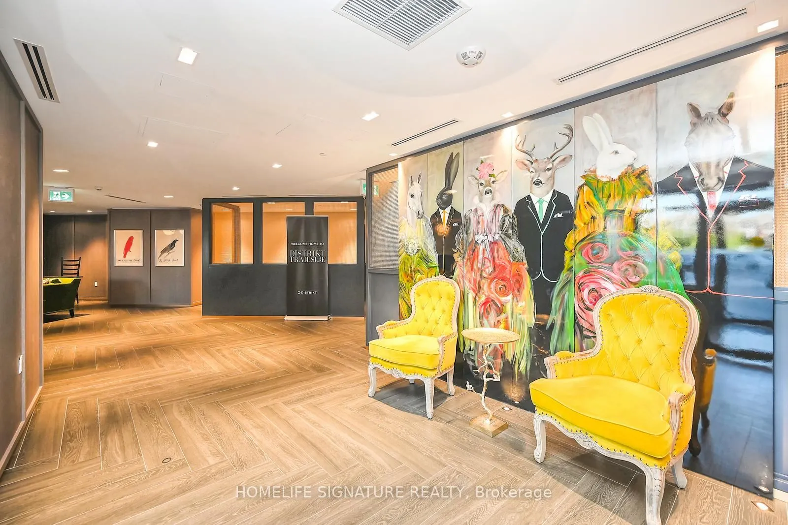 395 Dundas Street W, #327