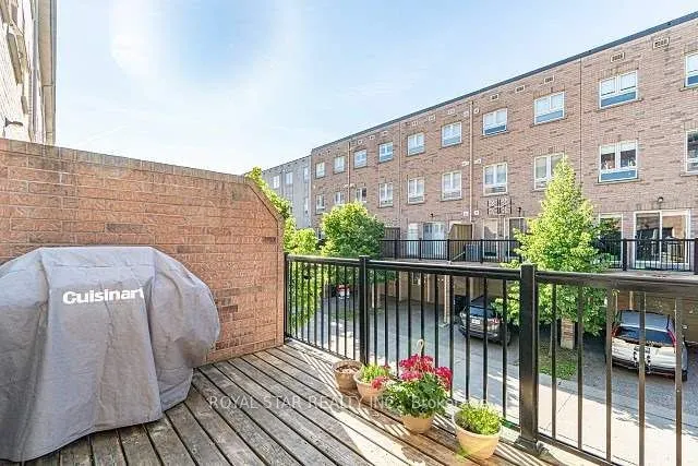 22 Market Garden Mews