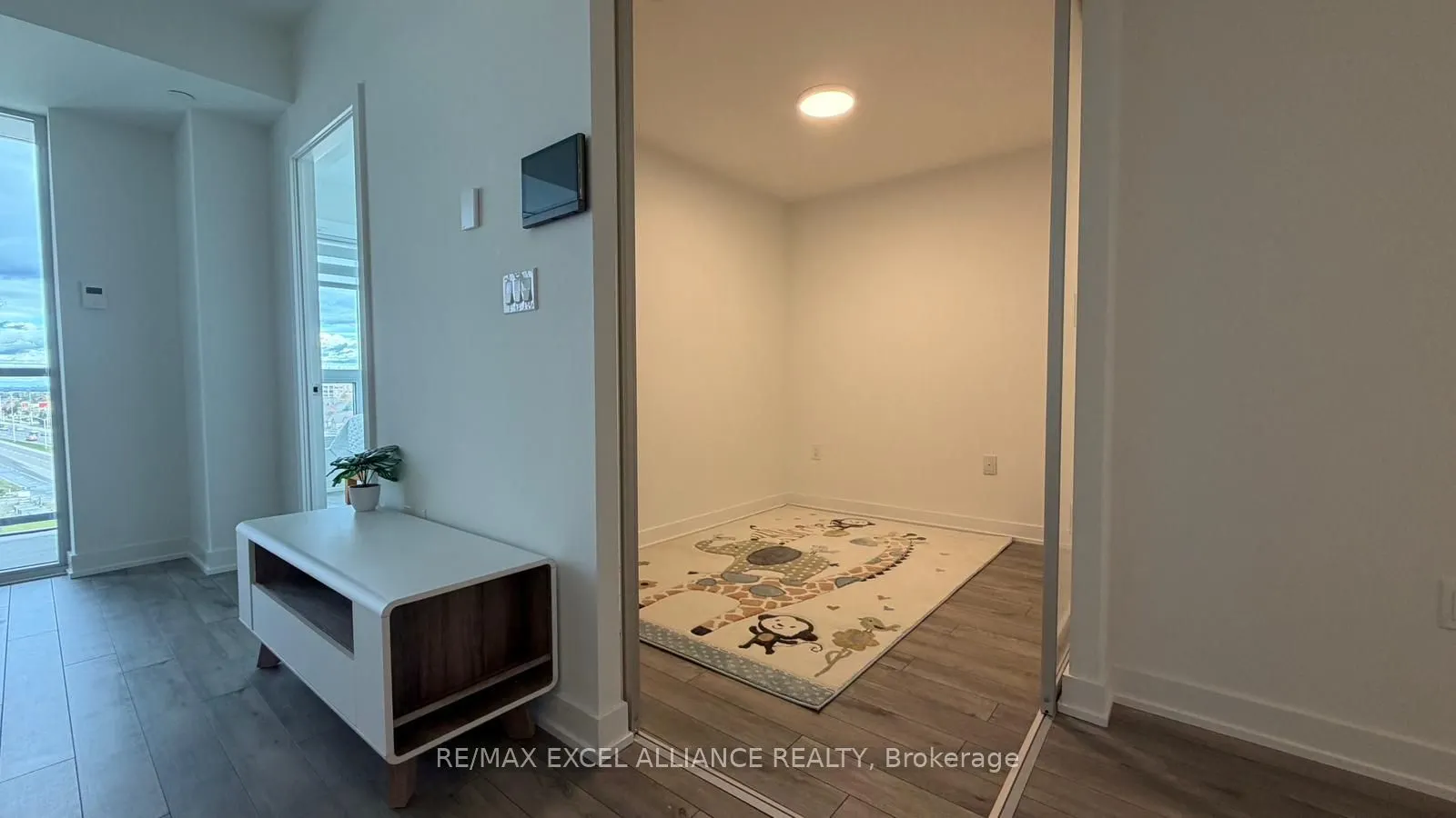 1005 Dundas Street E, #806