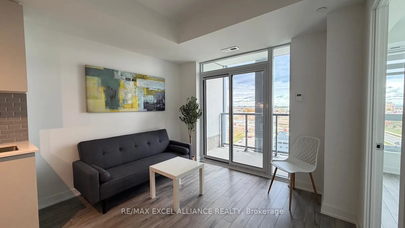 1005 Dundas Street E, #806