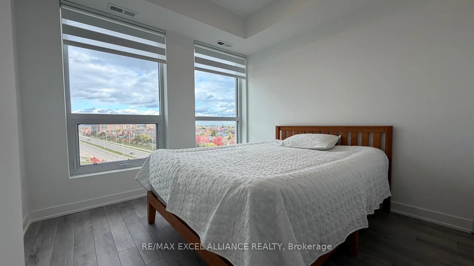 1005 Dundas Street E, #806