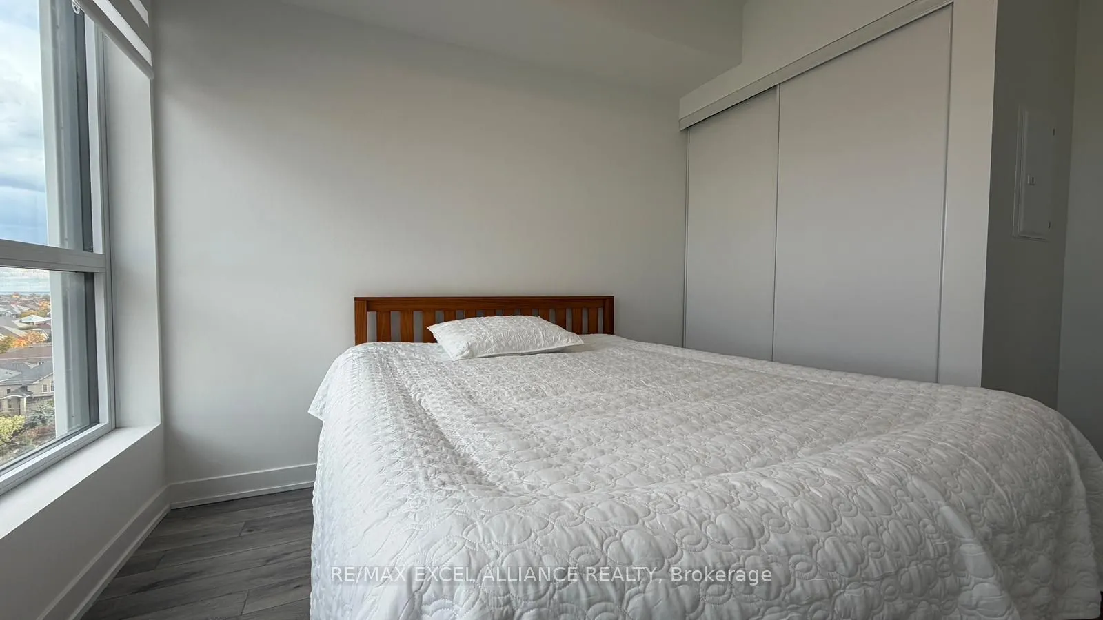 1005 Dundas Street E, #806