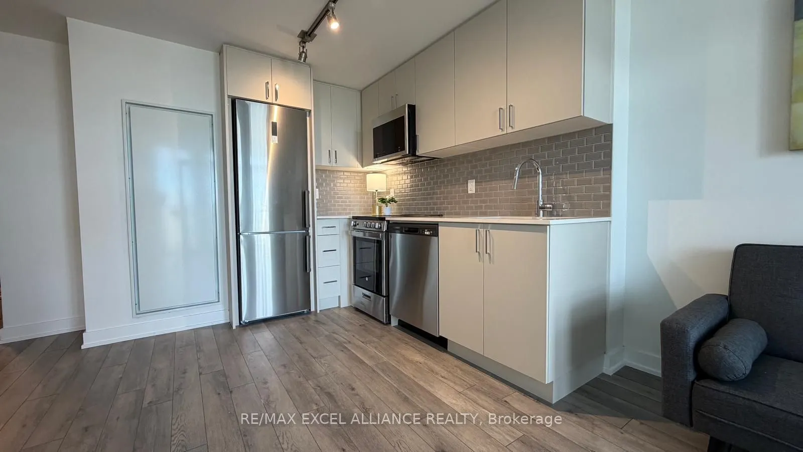 1005 Dundas Street E, #806