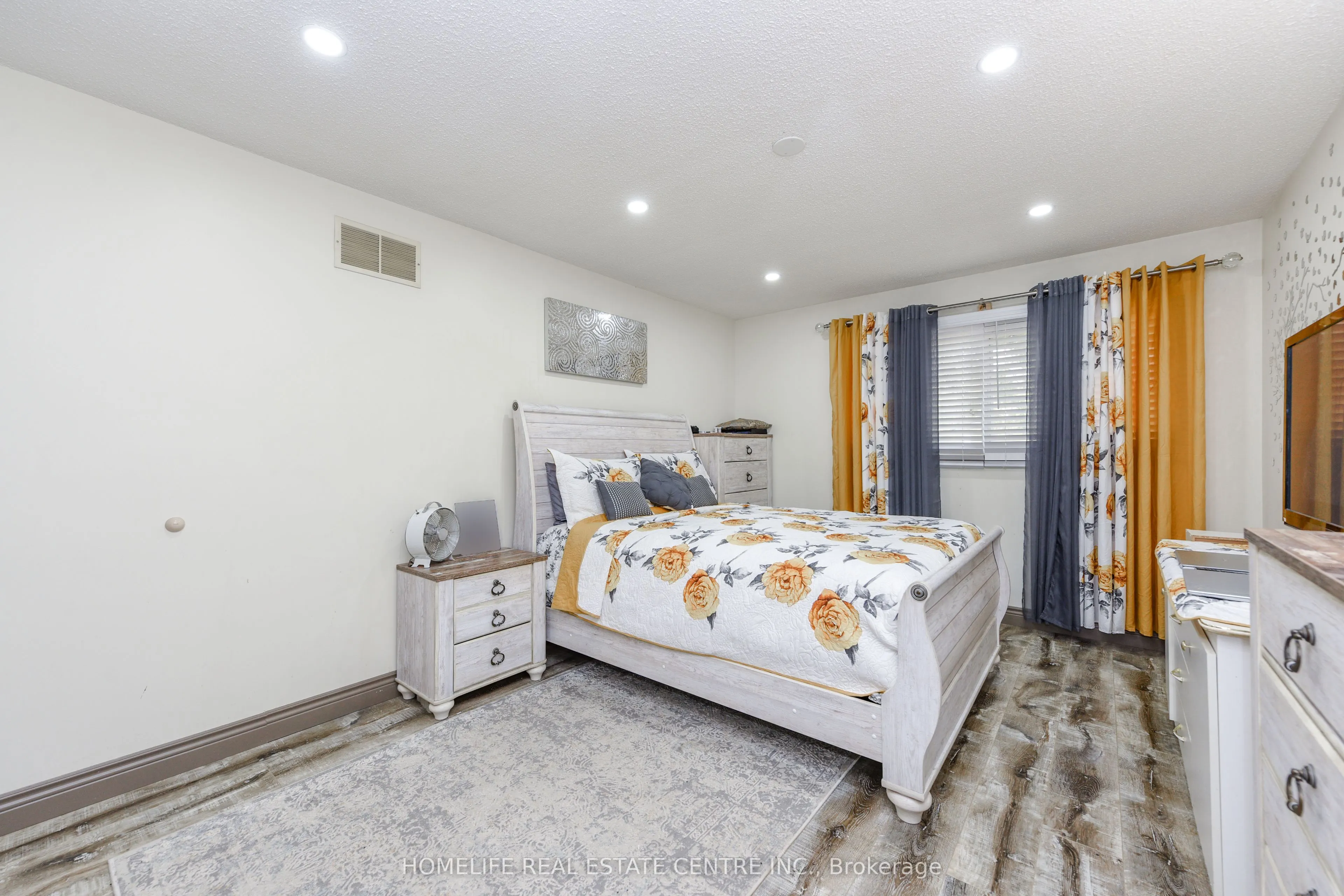 20 Oleander Crescent