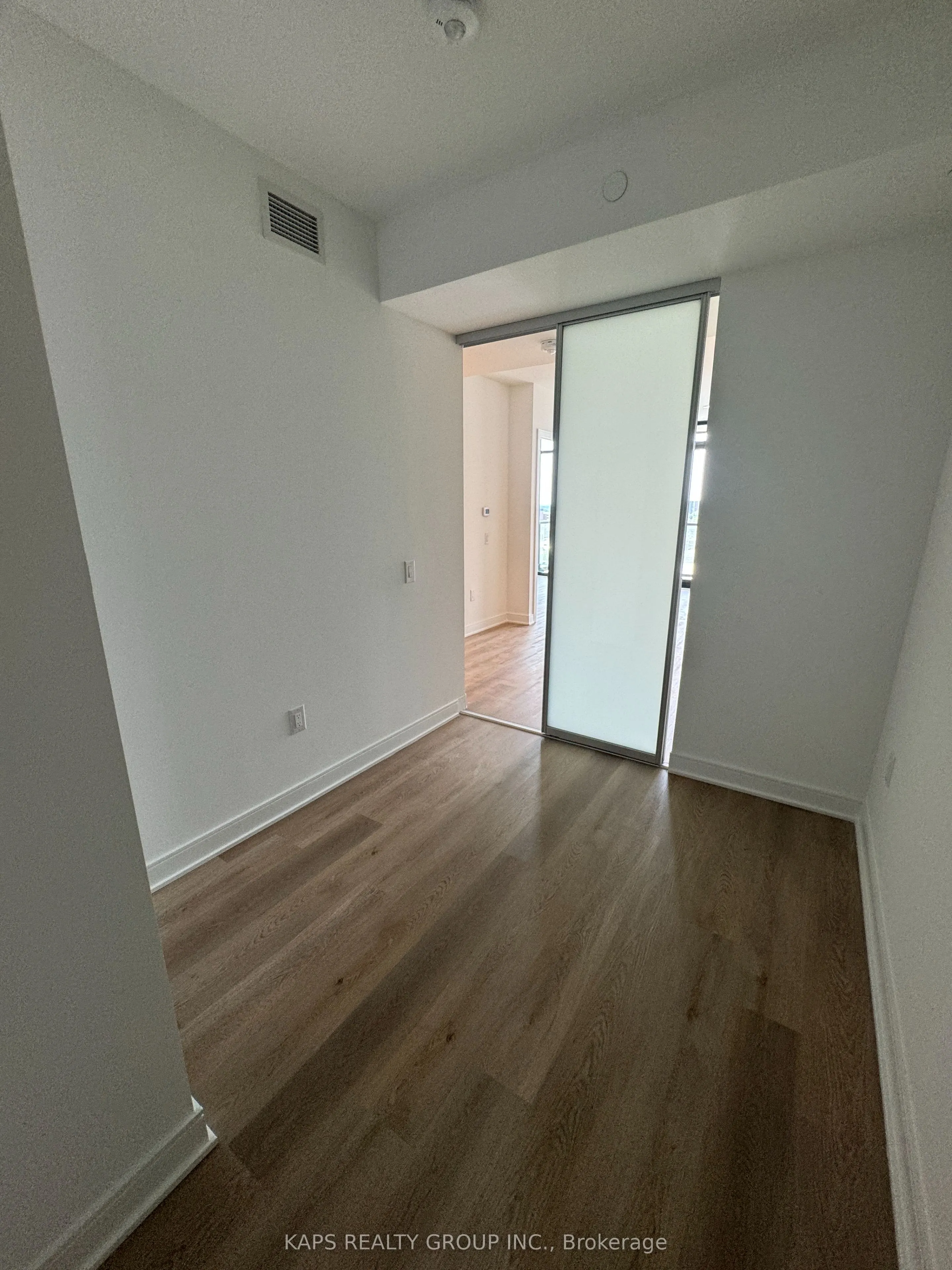 86 DUNDAS Street, #1018