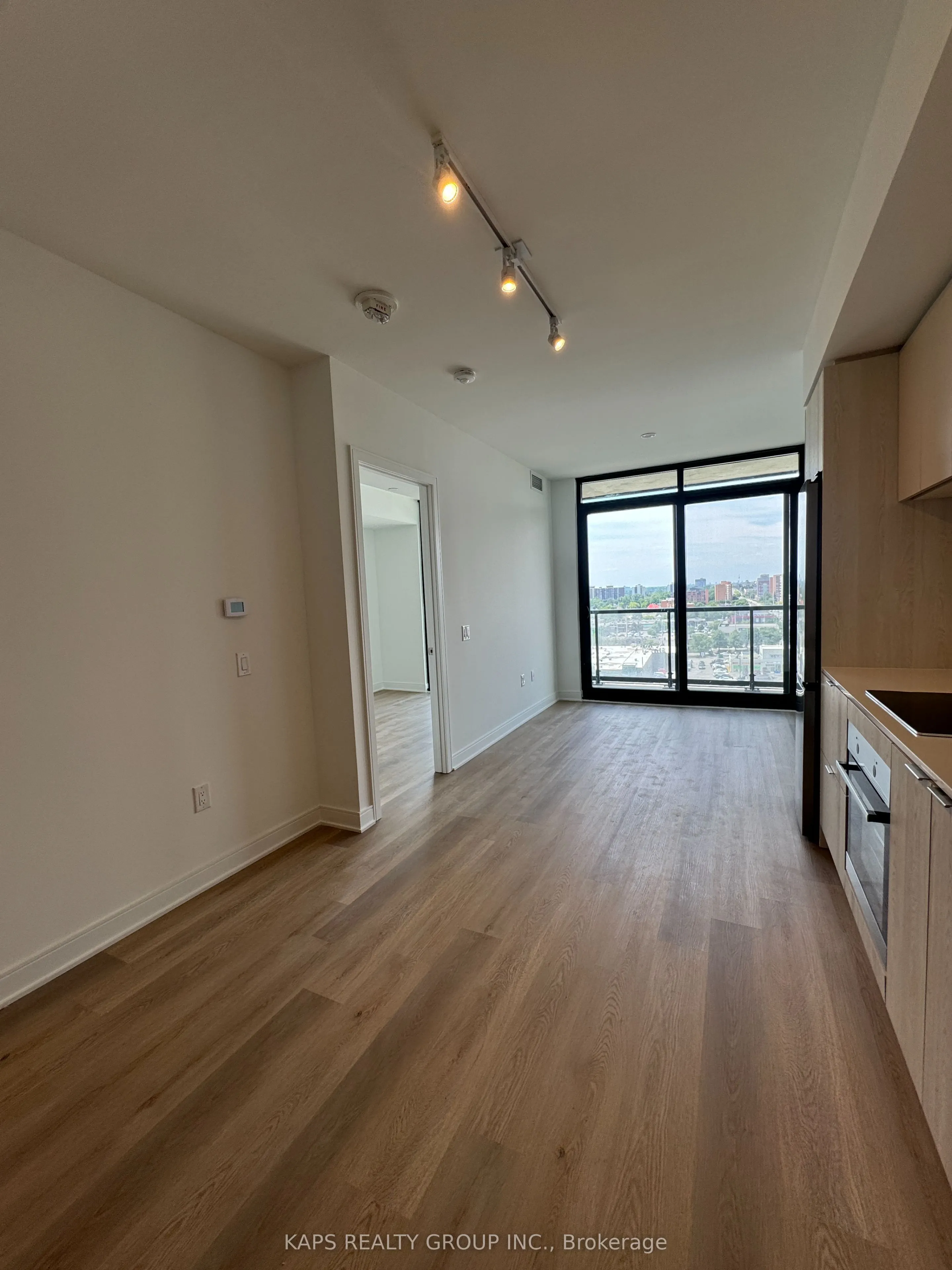 86 DUNDAS Street, #1018