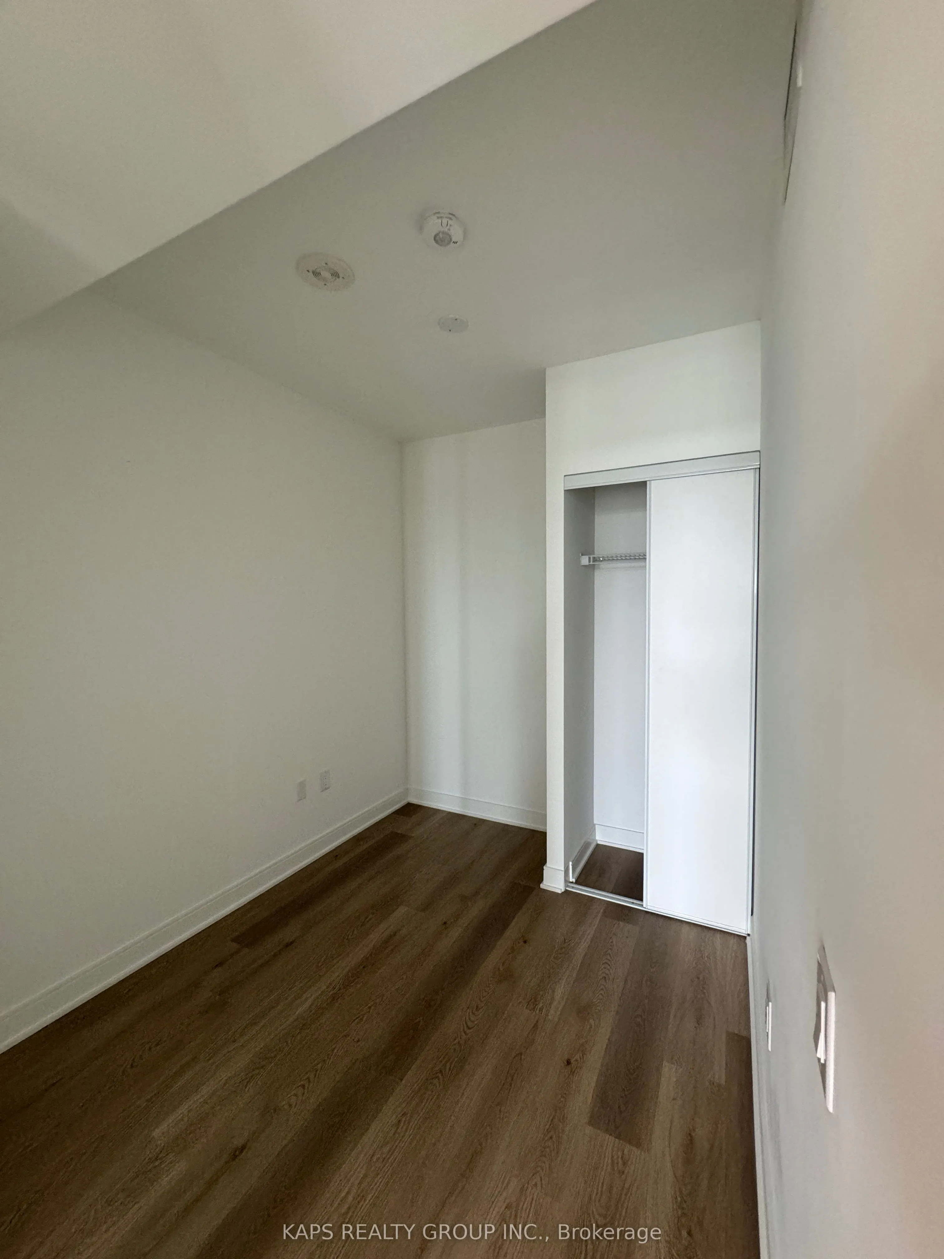 86 DUNDAS Street, #1018