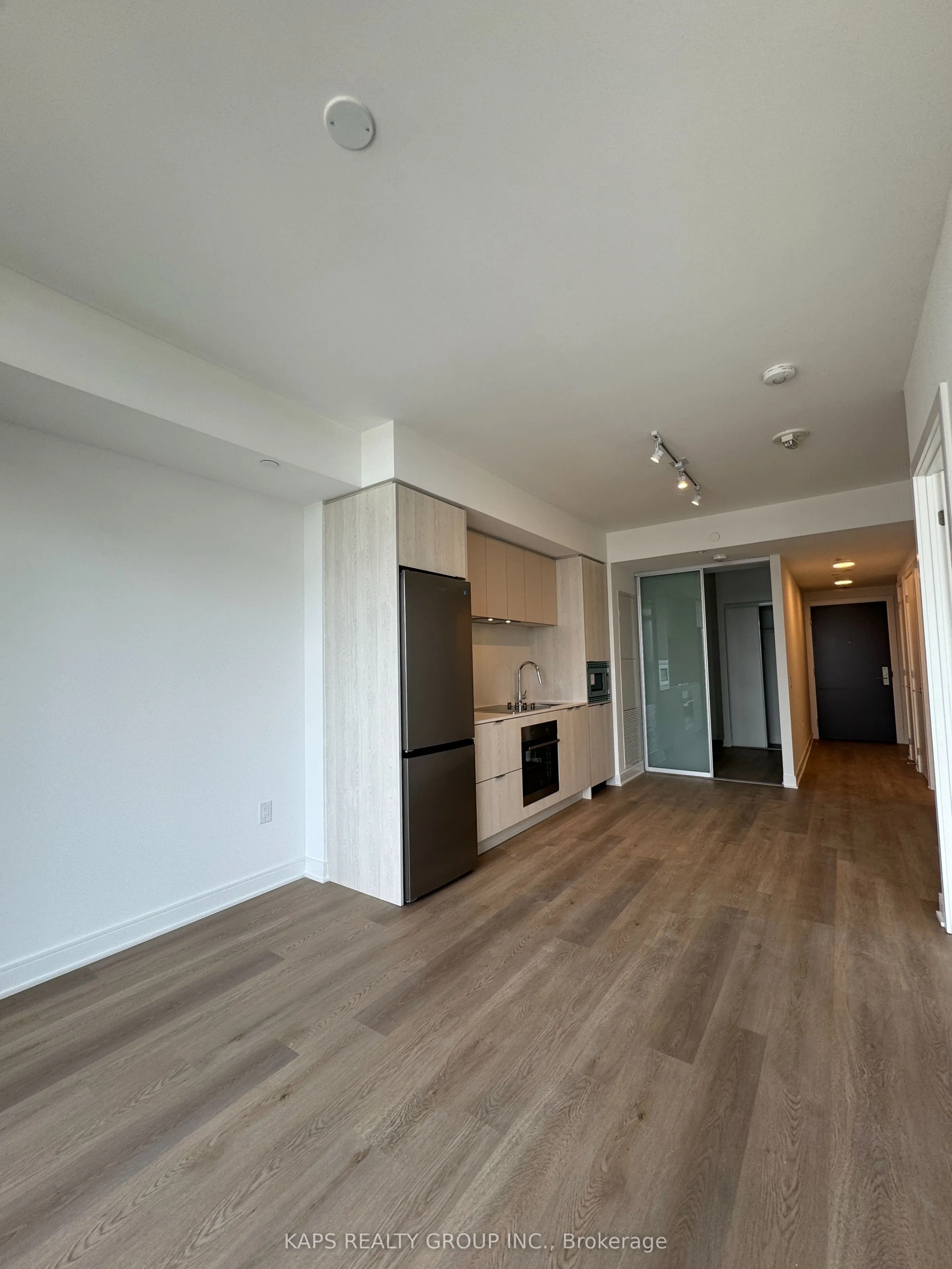 86 DUNDAS Street, #1018