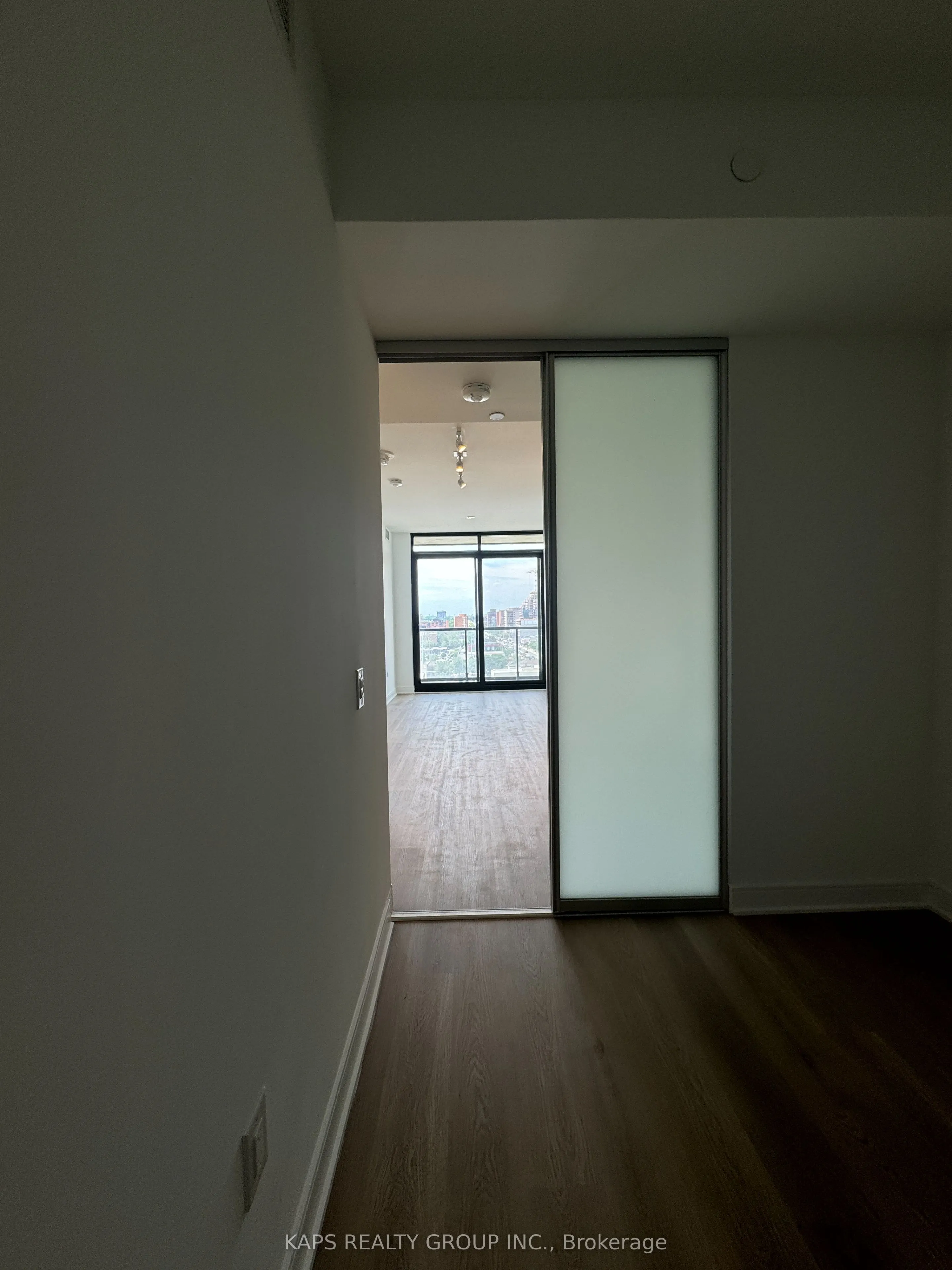 86 DUNDAS Street, #1018