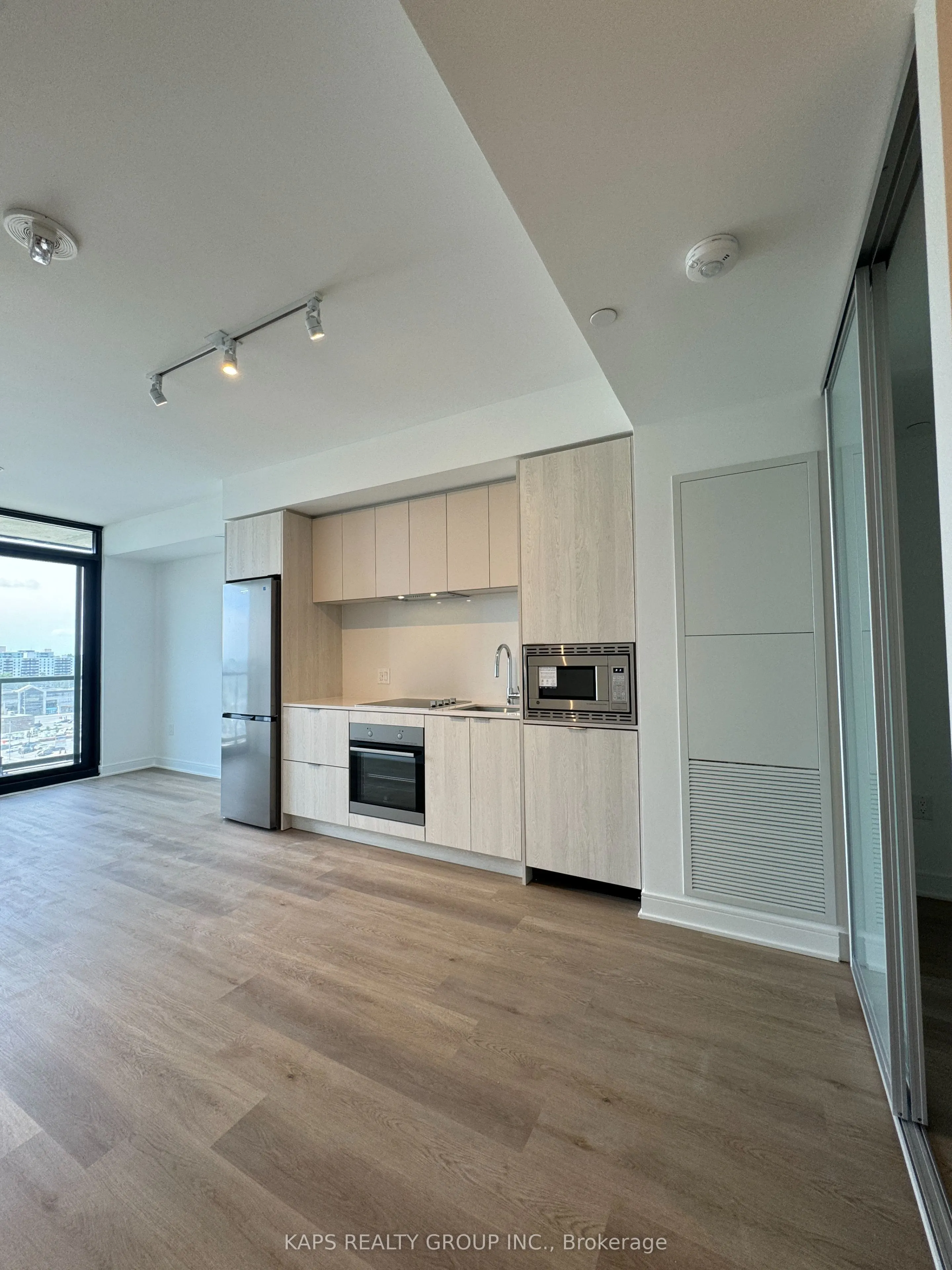 86 DUNDAS Street, #1018