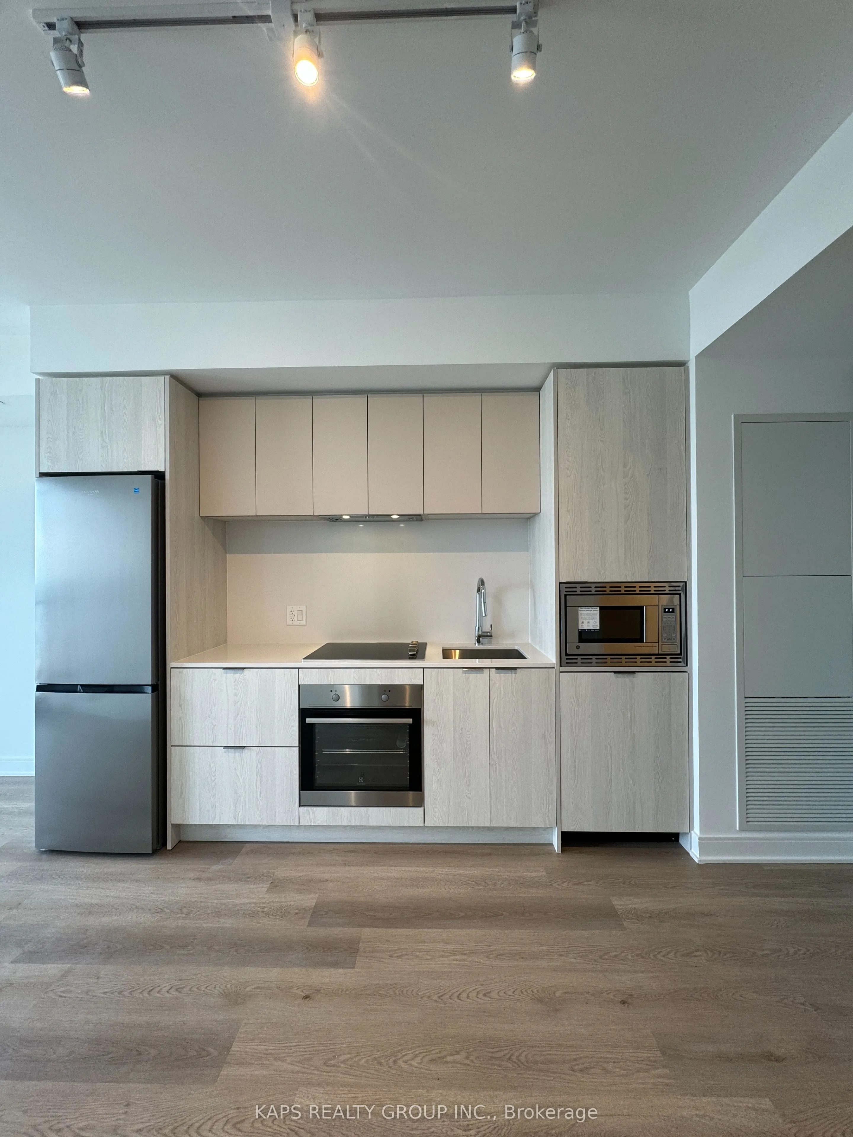 86 DUNDAS Street, #1018