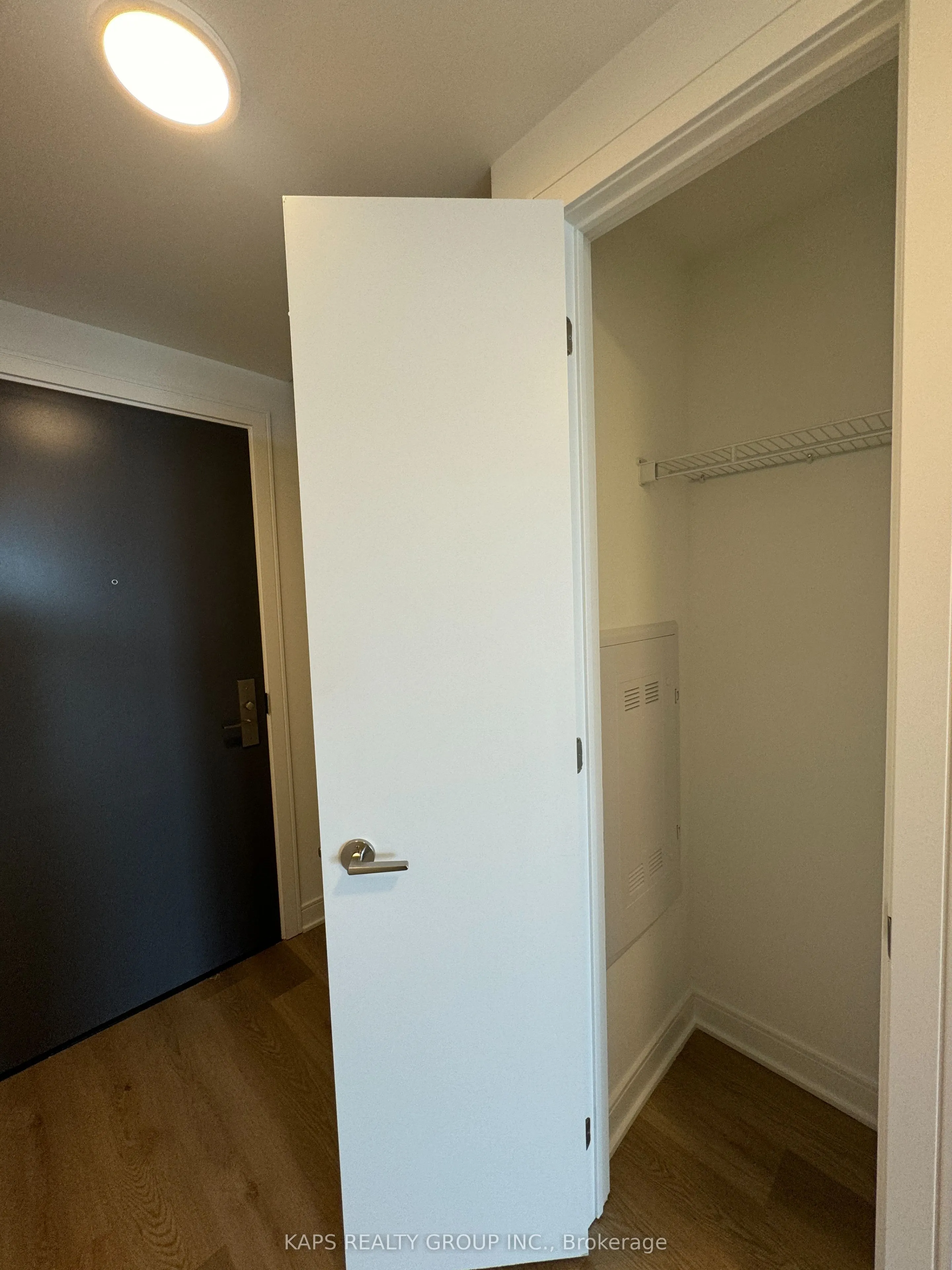 86 DUNDAS Street, #1018